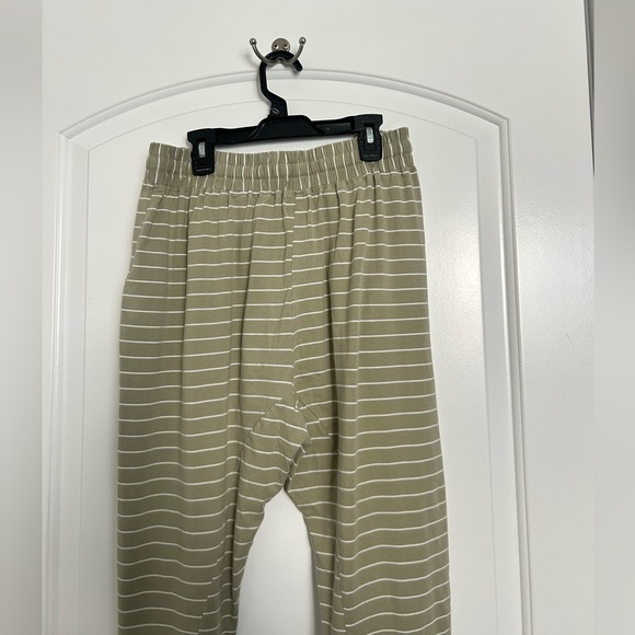 Sarah's Day x White Fox Active Green Striped Jogger Pants Size Medium - Picture 7 of 11